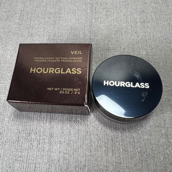 ❤️3 for $30❤️ HOURGLASS Veil Translucent Setting Powder mini - Picture 4 of 7